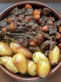 Corzo con patatas y zanahorias