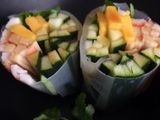 Rollitos de hoja de arroz con surimi, pepino y mango
