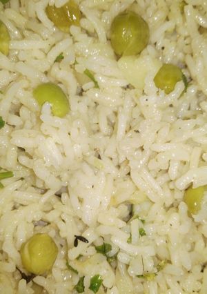 A picture of Aalo matar pulao.