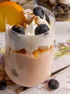 Puncs pudingos, gyümölcsös pohárdesszert 🫐🥭🍇🍧🍨🍧 recept fotója