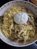 Tallarines cremosos con setas y burrata