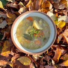 A picture of Vegan Rosemary, Leek and Potato Chowder 🌎 🌱.