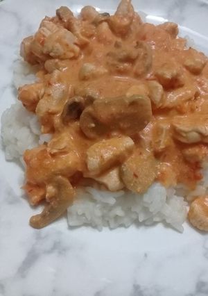 Una foto de Pollo al strogonoff