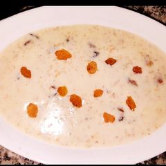 A picture of Oats and dates kheer.