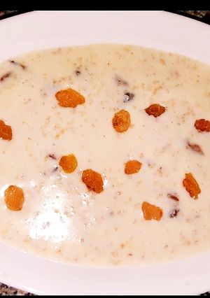 A picture of Oats and dates kheer.
