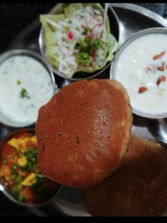 अजवाइन की पूरी(Ajwain ki puri recipe in Hindi) रेसिपी मुख्य फोटो