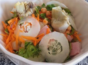 Una foto de 🥗 Ensalada de "Obsequios vegetales" - by Lou