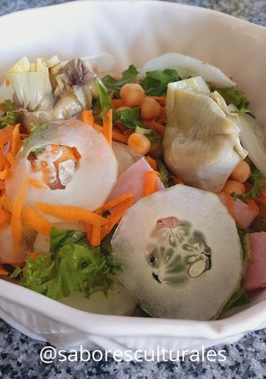 Una foto de 🥗 Ensalada de "Obsequios vegetales" - by Lou