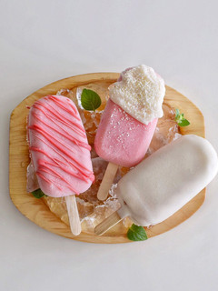 Una foto de Polos de Yogur y Fresa 🍓