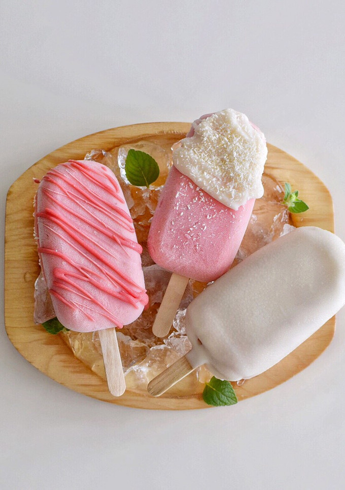 Una foto de Polos de Yogur y Fresa 🍓