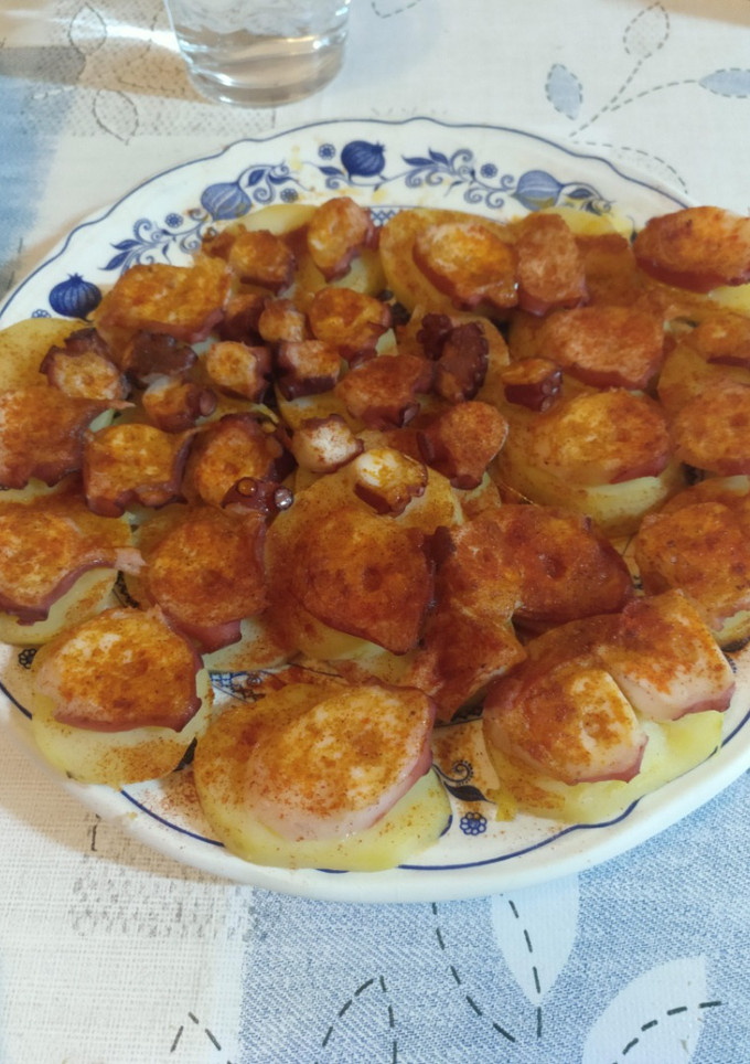 Una foto de Pulpo a la gallega