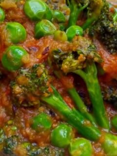ब्रोकोली मटर की सब्जी (broccoli matar ki sabzi recipe in Hindi) रेसिपी मुख्य फोटो