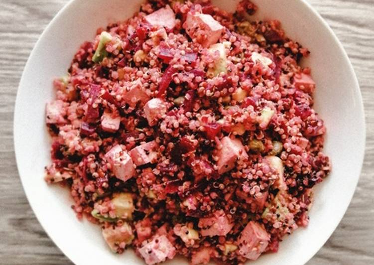 Quinoa rosa alla Barbabietola, con Avocado e Tofu