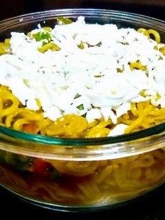 मसाला मैगी (Masala maggi recipe in Hindi) रेसिपी मुख्य फोटो