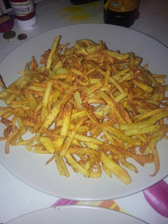 Una foto de Patatas paja con pimentón de la Vera