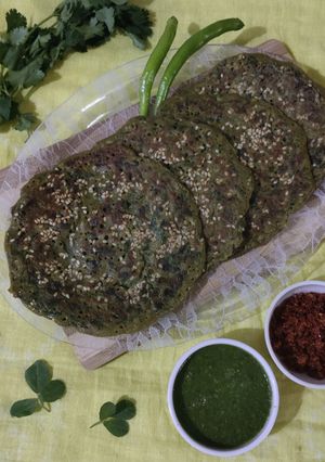 A picture of Bajra garlic pancake.