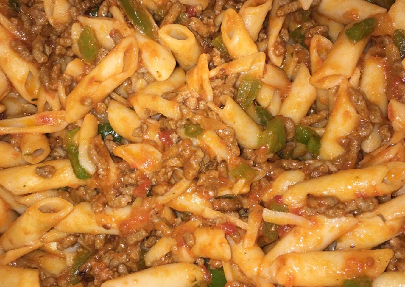 Macarrones con carne picada y pimiento verde