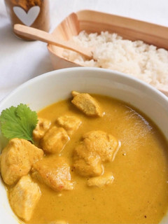 Una foto de Pollo al curry 🧡