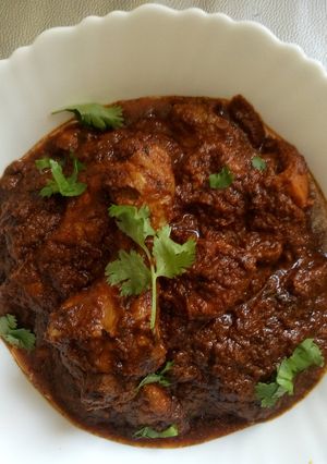 A picture of Hyderabadi Lal murgh (Dum chicken).