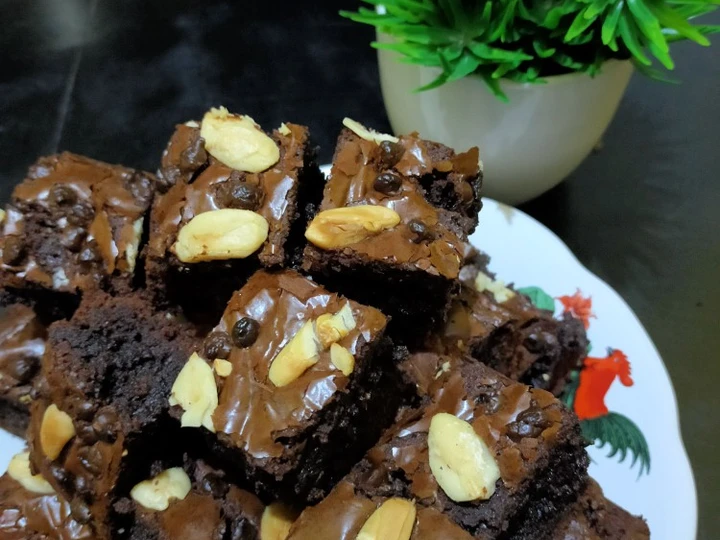 Cara Mudah Membuat Resep Brownies fudgy shiny glowing wkkwkwkw yang Uenak Anti Ribet, Sempurna