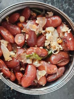 சிகப்பு பீன்ஸ் சுண்டல் (Sikappu beans sundal recipe in tamil) செய்முறை முக்கிய புகைப்படம்