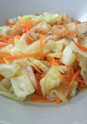 A picture of 虾米炒包菜 Stir-fried Cabbage with Dried Shrimp.
