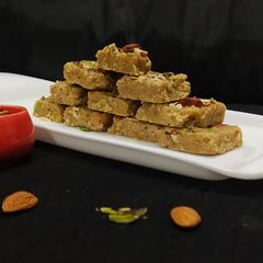 A picture of Gur papdi.