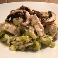 A picture of Chicken, mushroom & leek risotto.