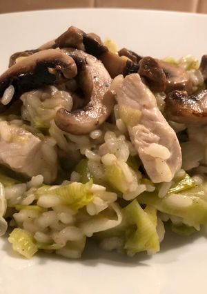 A picture of Chicken, mushroom & leek risotto.