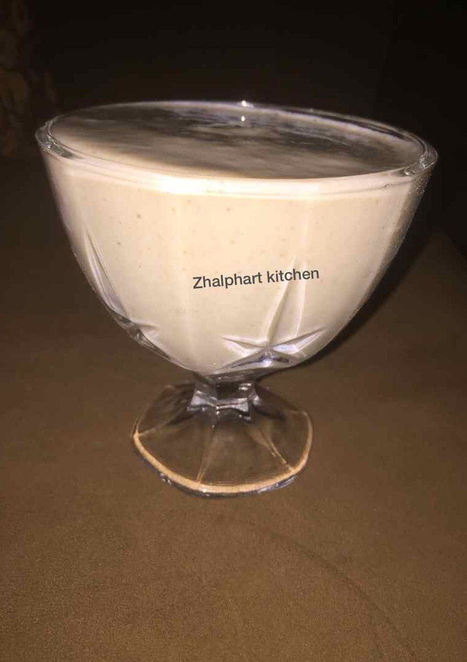 A picture of Banana and dates smoothie.
