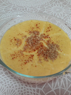Una foto de "Hummus" cremoso de harina de garbanzo solidario de comercio justo y vegano