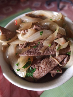 Hình của món Gan heo xào hành tây.