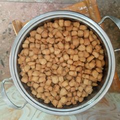 A picture of Chin chin.