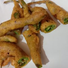 A picture of Green chilli fritters.