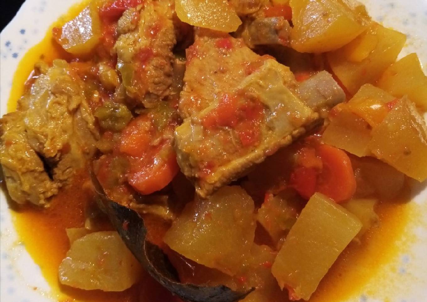 Guisado de patatas con costillas de cerdo