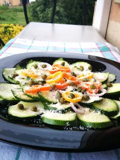 Una foto de Carpaccio de calabacín