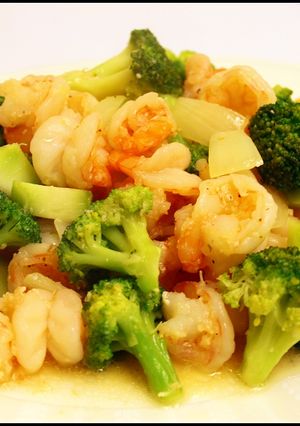 可爾必思炒蝦球 的食譜成品照片