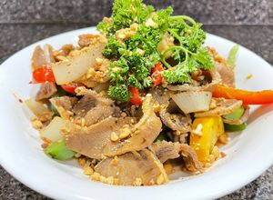 Hình của món Lưỡi bò Úc xào chua ngọt.