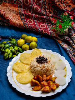 عکسی از دستور رشته پلو با فیله سرخ شده و ته دیگ سیب زمینی کنجدی😋