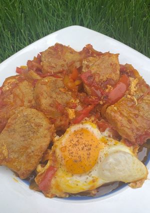 Lecsó natúr szelettel, tojással recept fotója