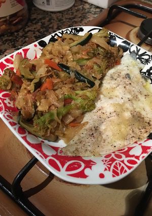 Una foto de Salteado de verduras con dorada a la papillote