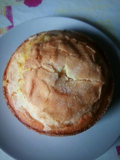 Una foto de Bizcocho de coco con costra de azúcar