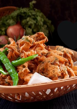 A picture of Onion pakoda.