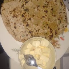 A picture of Aloo paratha.