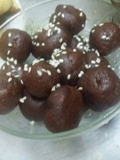 صورة لوصفة تمر منزوع النوى بالسمسم