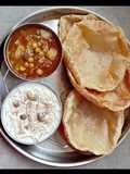 Chole poori with seviyan