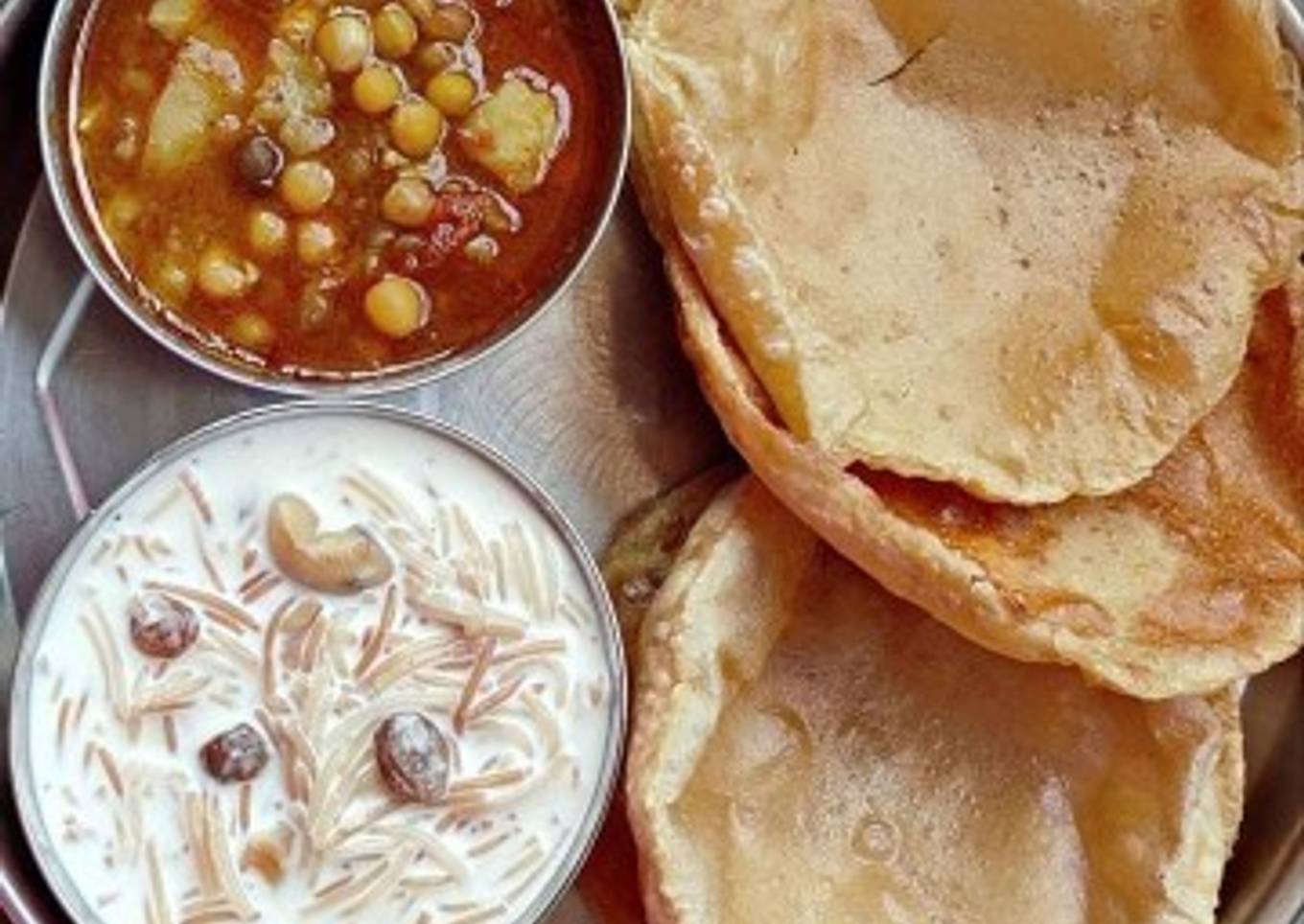 Chole poori with seviyan