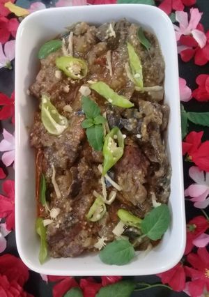 A picture of Baingain gosht.