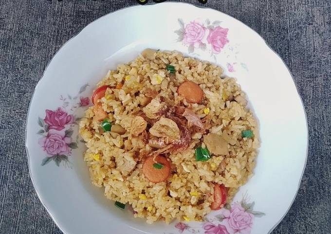 Bagaimana mengolah Nasi Goreng Sosis Bakso yang Enak