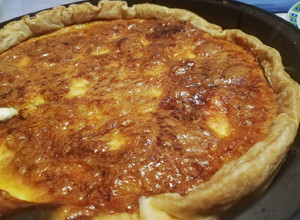 Foto principal de Pastel de calabacín, cebolla caramelizada y queso fresco